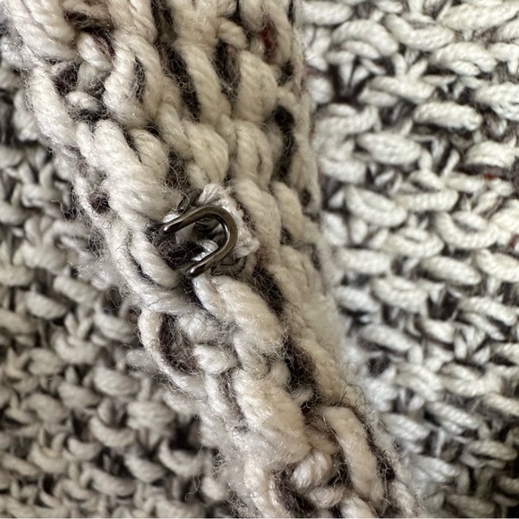 J. CREW Handknit 100% Wool Women's Cardigan Sweater Hook & Eye Closure XS - Picture 5 of 8